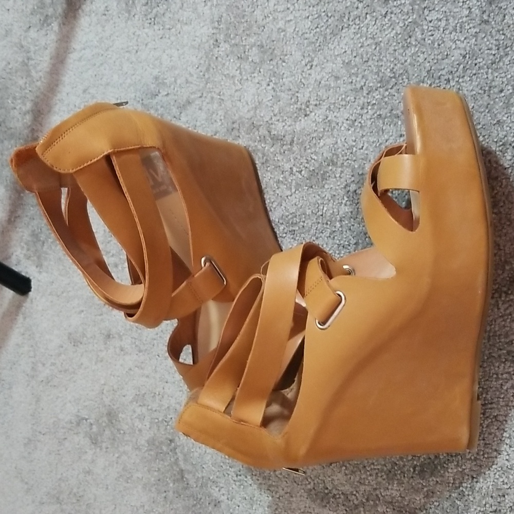 Dolce Vita size 10 wedge sandal